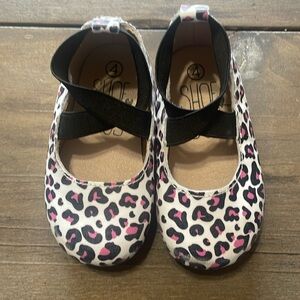 Leopard shoes compare to monkey feet leather size 4